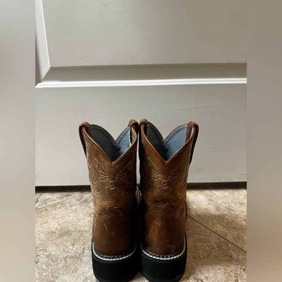 SOLD Ariat Fat baby’s - Picture 2 of 5